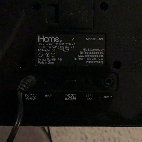 Black portable iPhone and iPod docking station - Picture 3 of 5